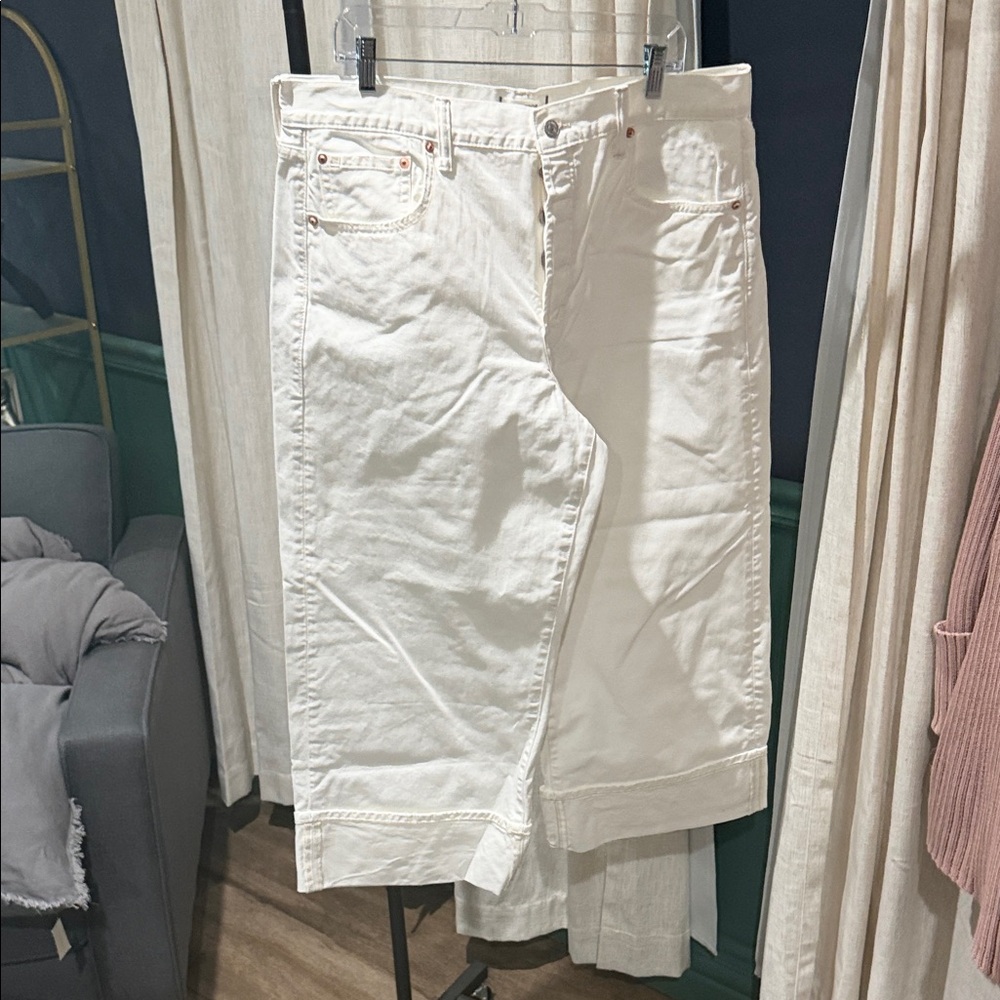 American Eagle Outfitters White Cropped Ankle Jeans